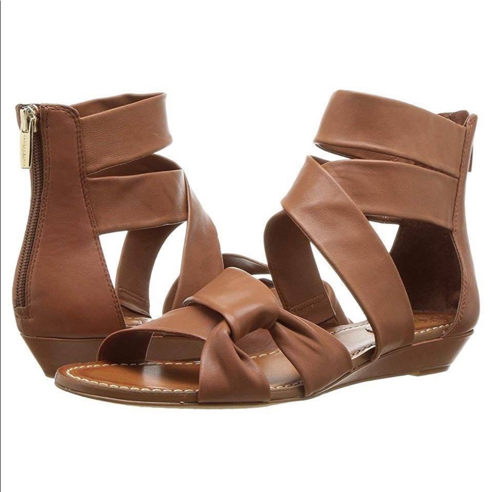 TODAY ONLYVince CamutoNWOT Seevina LowWedge Sandal